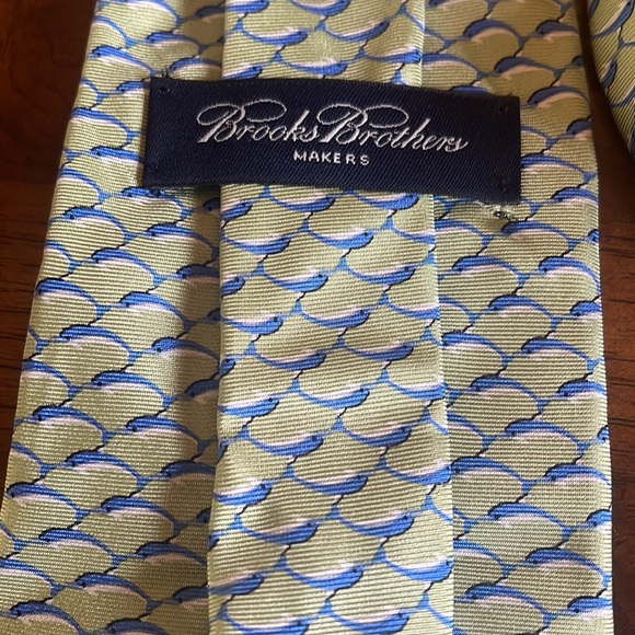 Brooks Brothers 100% silk tie with blue fish  NWOT - Picture 3 of 6